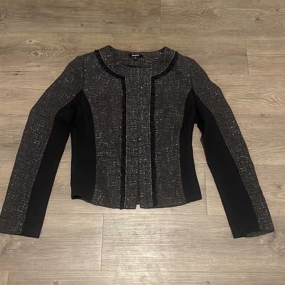 Express Metallic Chain Ruffle Trim Cropped Gunmetal
Blazer Sz 8 - Picture 5 of 11